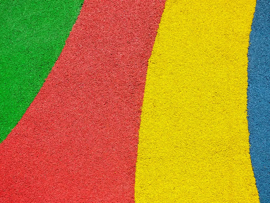 Coloured surfacing laid in banded stripes