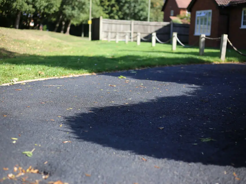 A curved tarmac driveway apron